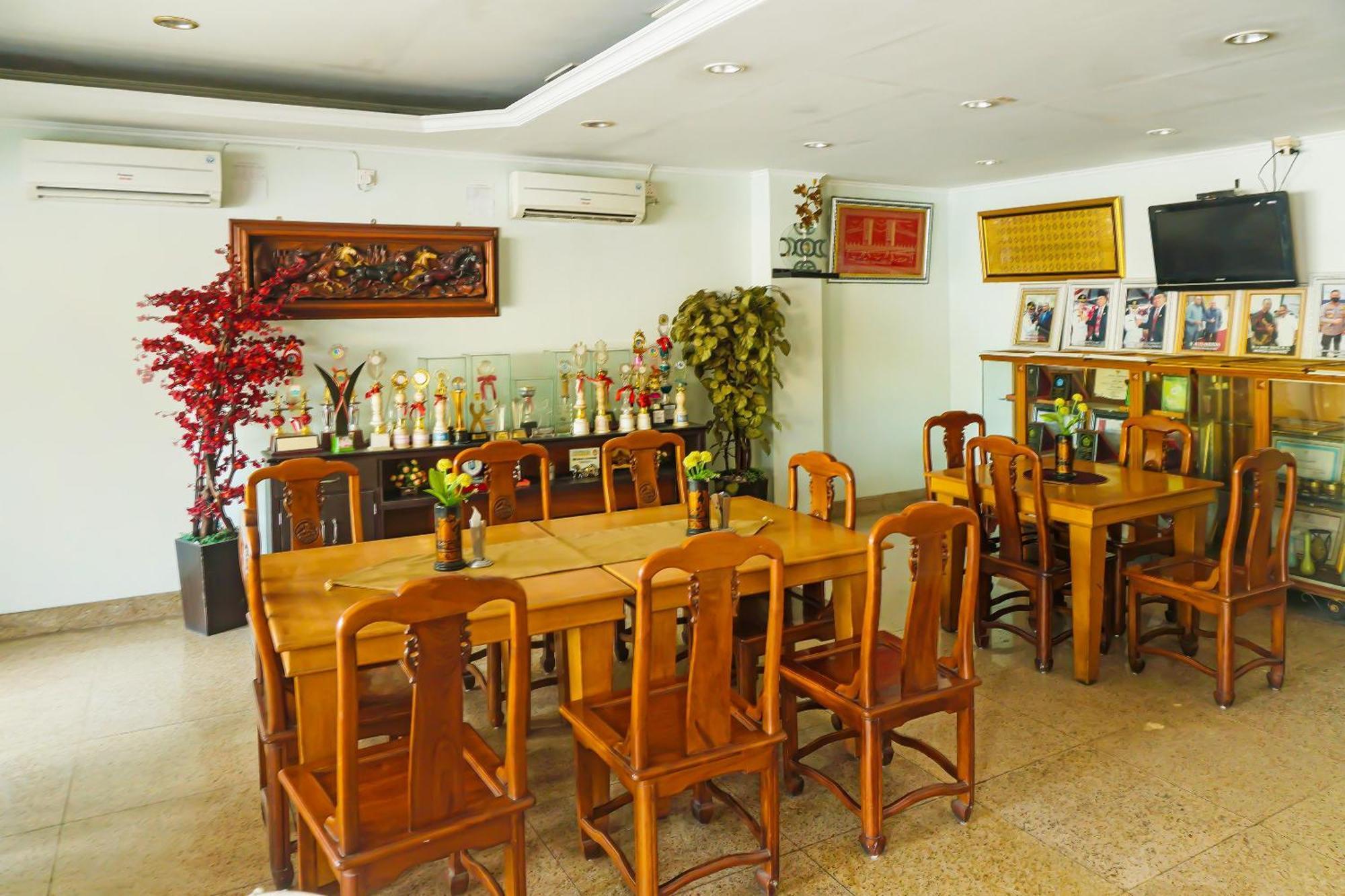 Super Oyo Collection O 92690 Hotel Limas Palembang Exteriér fotografie