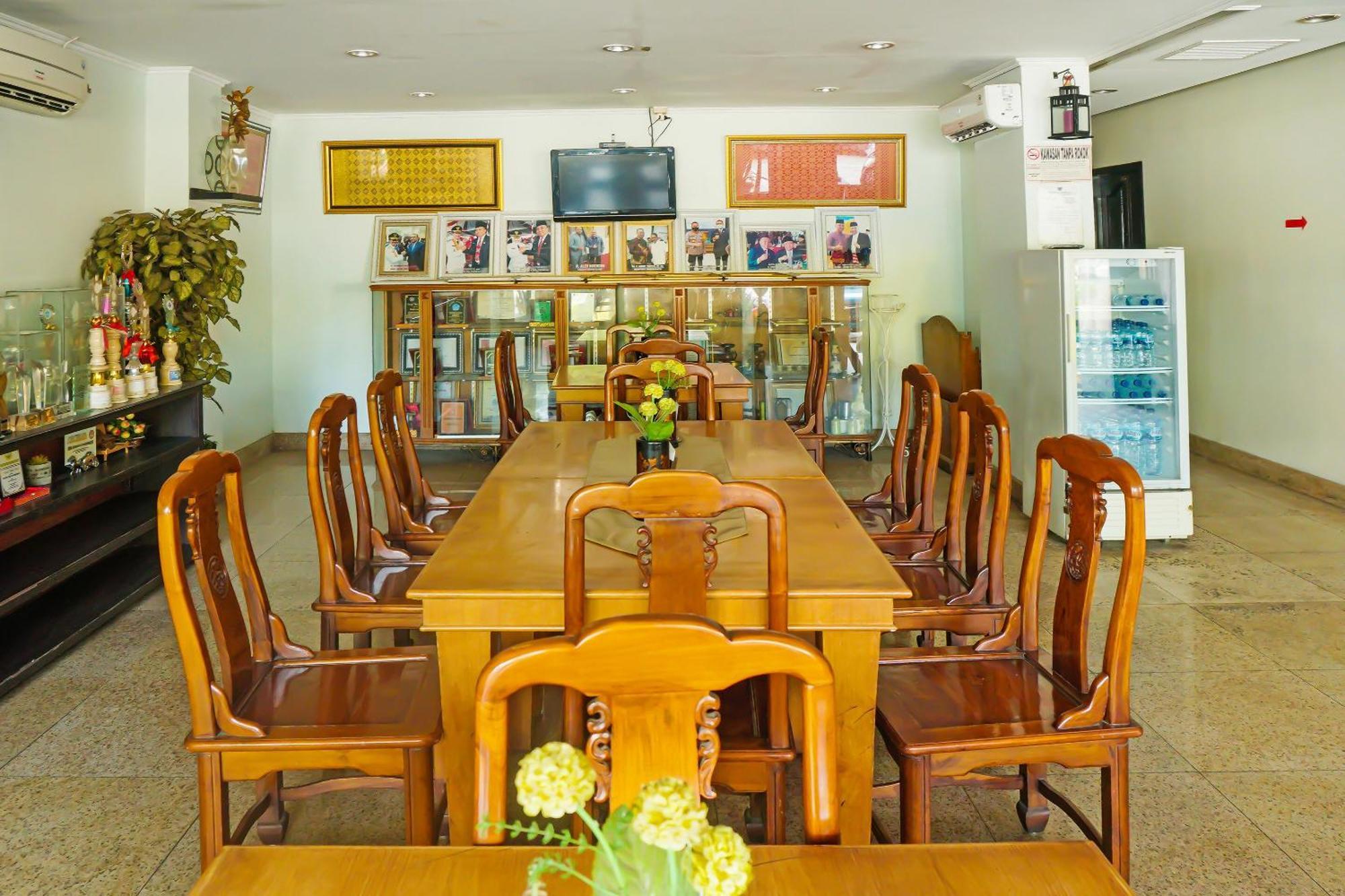 Super Oyo Collection O 92690 Hotel Limas Palembang Exteriér fotografie